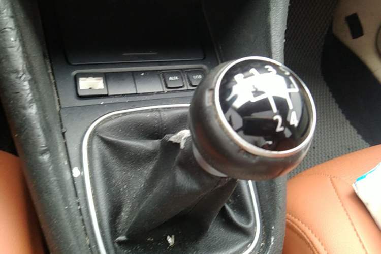 Used Volkswagen Golf 2010 1.6 Manual Comfort Version Gear Lever