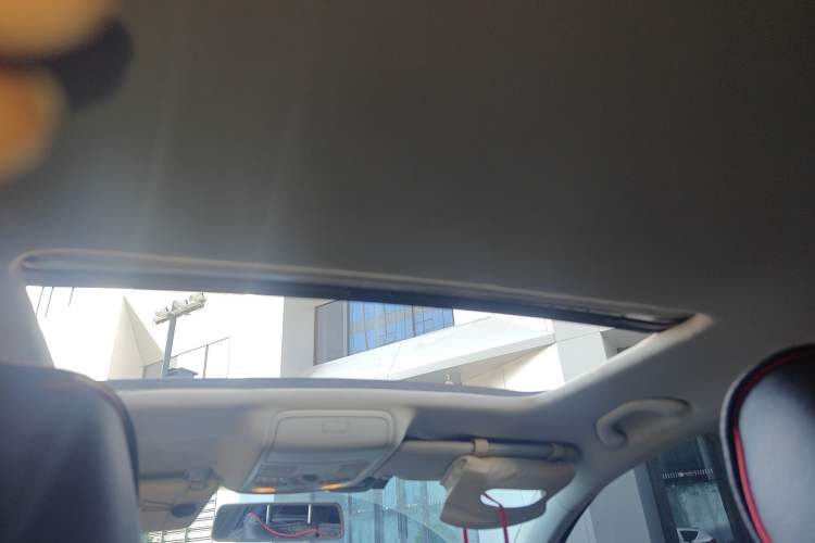 Used Volkswagen Golf 2010 1.6 Automatic Fashion Model Headliner