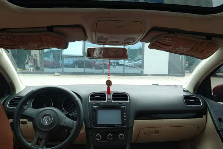 Used Volkswagen Golf 2010 1.6 Manual Comfort Version Headliner