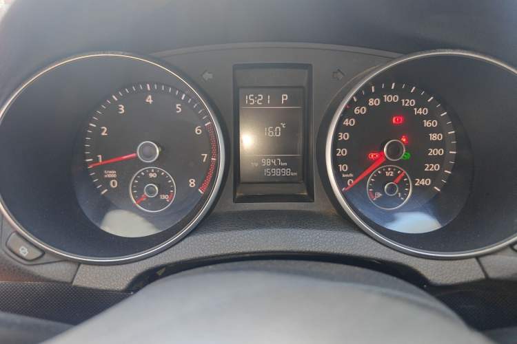 Used Volkswagen Golf 2010 1.6 Automatic Fashion Model Instrument Cluster