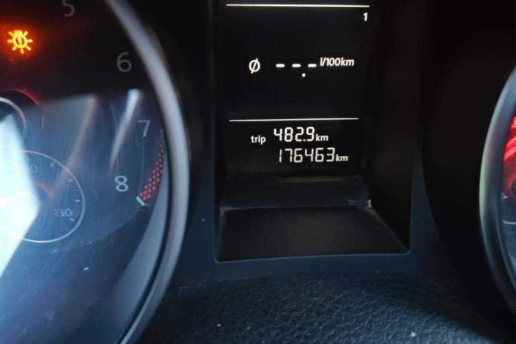 Used Volkswagen Golf 2010 1.6 Automatic Comfort Edition Odometer Close Up