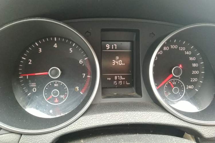 Used Volkswagen Golf 2010 1.6 Manual Comfort Version Odometer Close Up