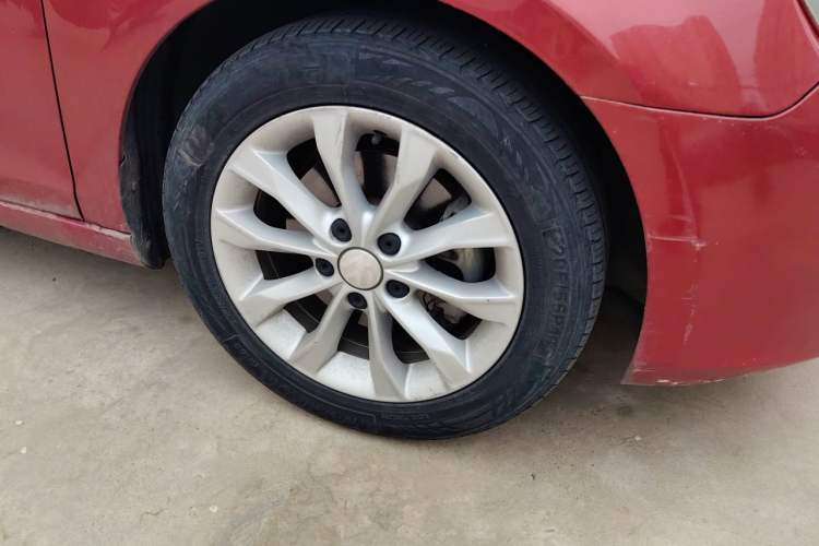 Used Volkswagen Golf 2010 1.4 TSI Automatic Comfort Model Right Front Wheel Hub