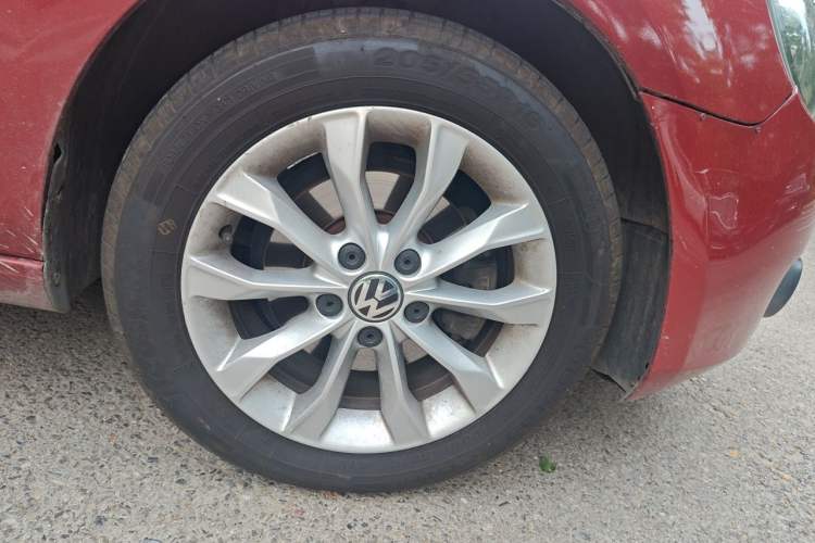 Used Volkswagen Golf 2010 1.6 Automatic Comfort Edition Right Front Wheel Hub