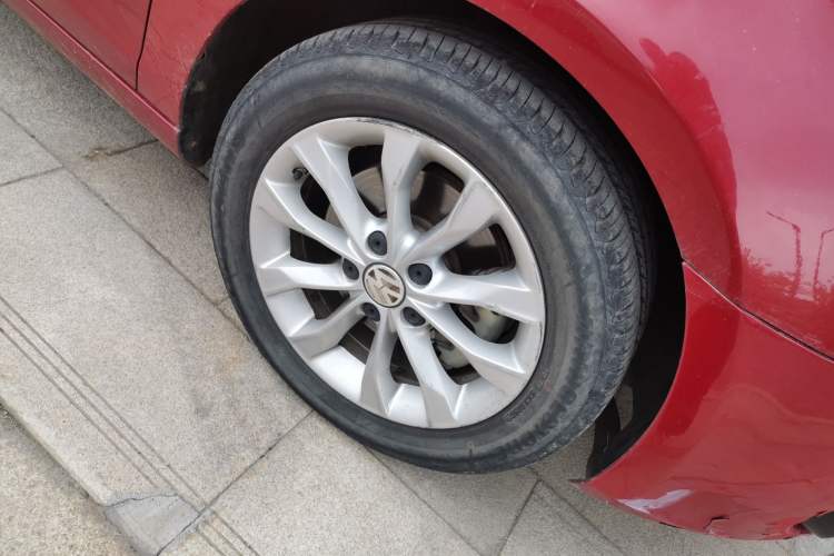 Used Volkswagen Golf 2010 1.4 TSI Automatic Comfort Model Right Front Wheel Hub