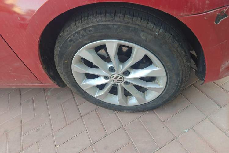 Used Volkswagen Golf 2010 1.6 Automatic Fashion Model Right Front Wheel Hub