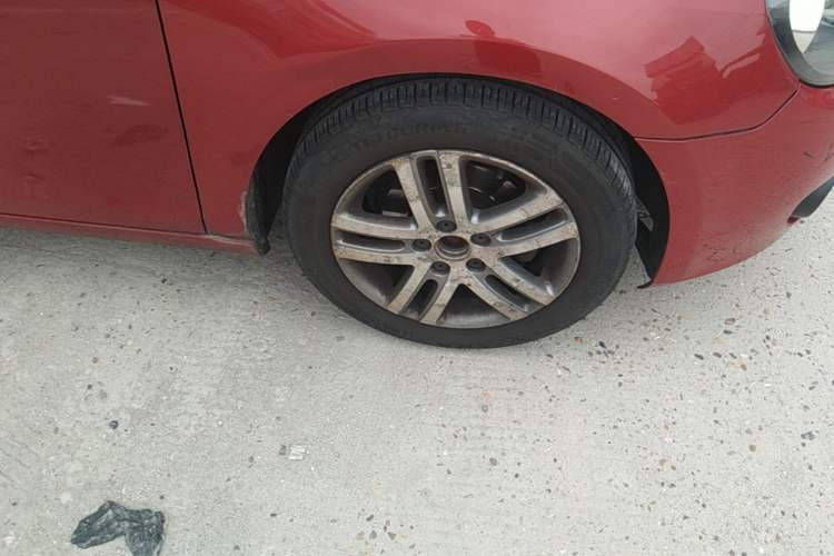 Used Volkswagen Golf 2010 1.6 Manual Comfort Version Right Front Wheel Hub