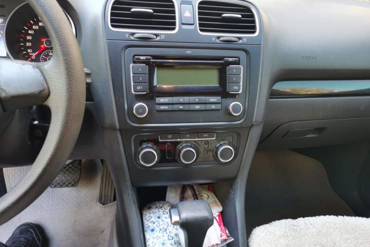 Used Volkswagen Golf 2010 1.4 TSI Automatic Comfort Model Audio And AC Panel