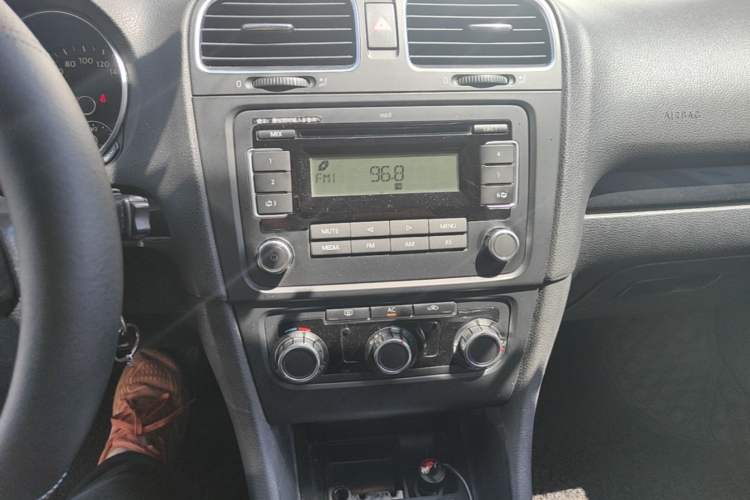 Used Volkswagen Golf 2010 1.4 TSI Automatic Comfort Model Audio And AC Panel