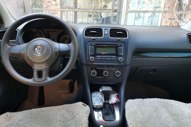 Used Volkswagen Golf 2010 1.4 TSI Automatic Comfort Model Center Console