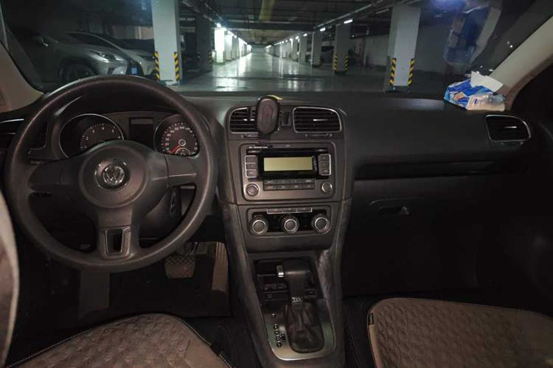 Used Volkswagen Golf 2010 1.6 Automatic Comfort Edition Center Console