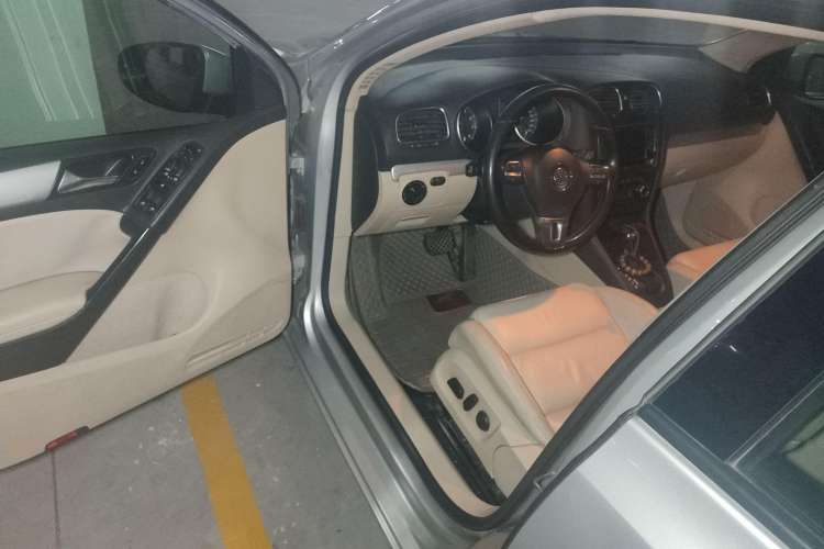 Used Volkswagen Golf 2010 1.4 TSI Automatic Luxury Model Driver Seat