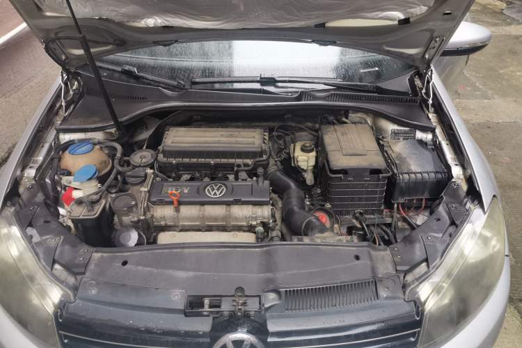 Used Volkswagen Golf 2010 1.6 Automatic Comfort Edition Engine Bay