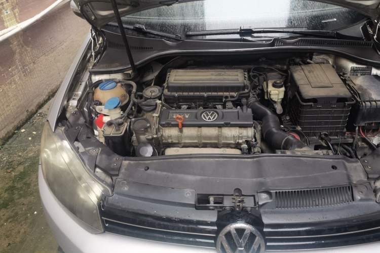 Used Volkswagen Golf 2010 1.6 Automatic Comfort Edition Engine Bay Right