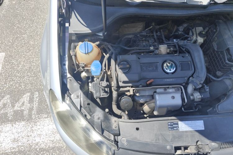 Used Volkswagen Golf 2010 1.4 TSI Automatic Comfort Model Engine Bay Right