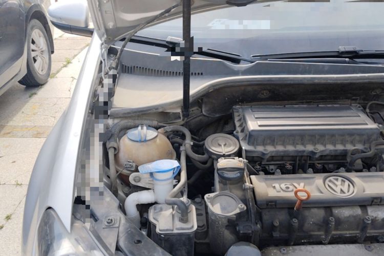 Used Volkswagen Golf 2010 1.6 Automatic Comfort Edition Engine Bay Right