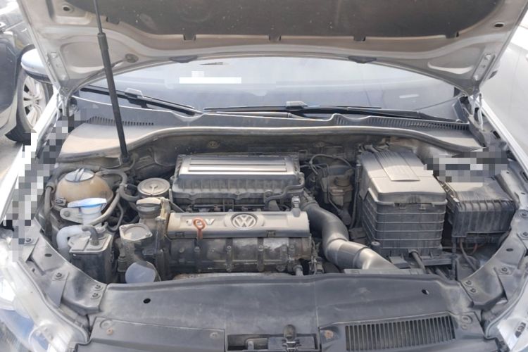 Used Volkswagen Golf 2010 1.6 Automatic Comfort Edition Engine Bay