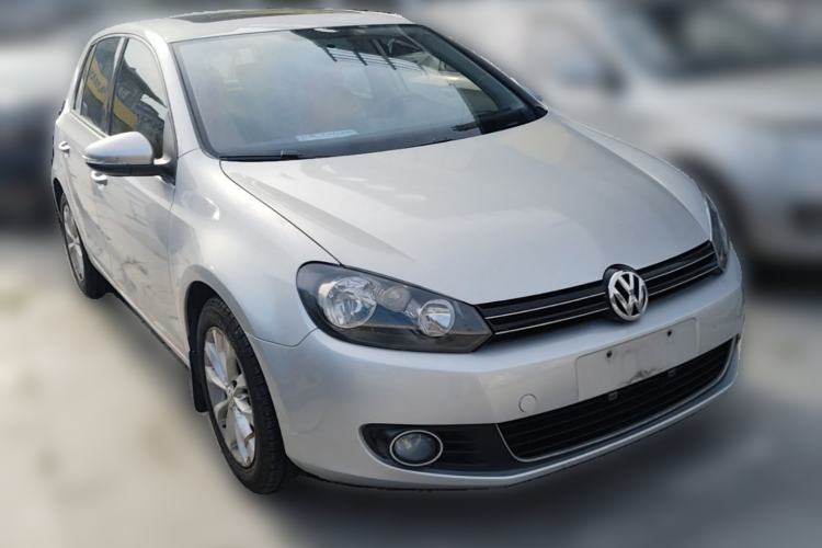 Used Volkswagen Golf 2010 1.6 Automatic Comfort Edition Front Right 45 Deg