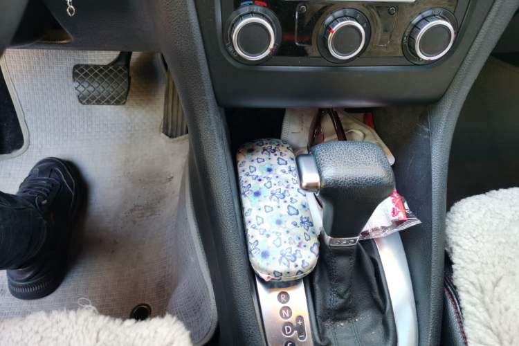 Used Volkswagen Golf 2010 1.4 TSI Automatic Comfort Model Gear Lever