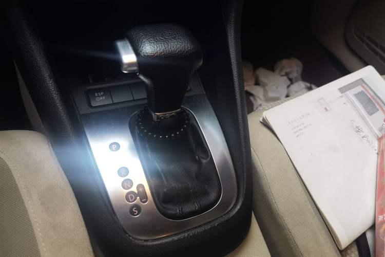 Used Volkswagen Golf 2010 1.6 Automatic Comfort Edition Gear Lever