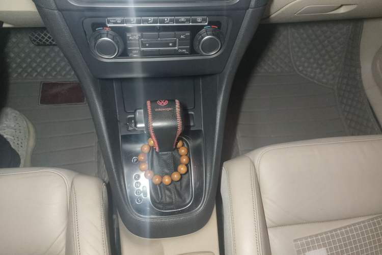Used Volkswagen Golf 2010 1.4 TSI Automatic Luxury Model Gear Lever