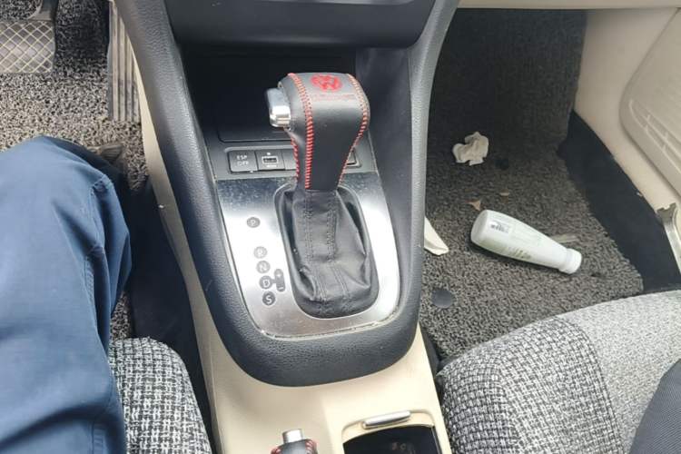 Used Volkswagen Golf 2010 1.4 TSI Automatic Comfort Model Gear Lever