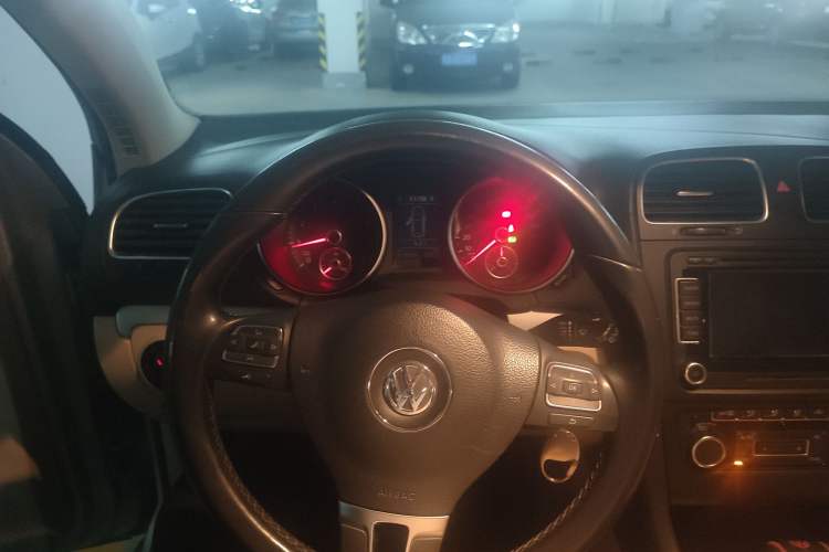 Used Volkswagen Golf 2010 1.4 TSI Automatic Luxury Model Instrument Cluster