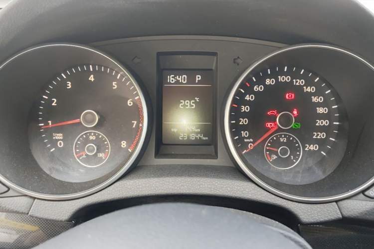 Used Volkswagen Golf 2010 1.6 Automatic Comfort Edition Instrument Cluster