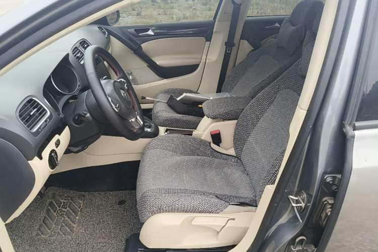 Used Volkswagen Golf 2010 1.4 TSI Automatic Comfort Model Left Front Seat