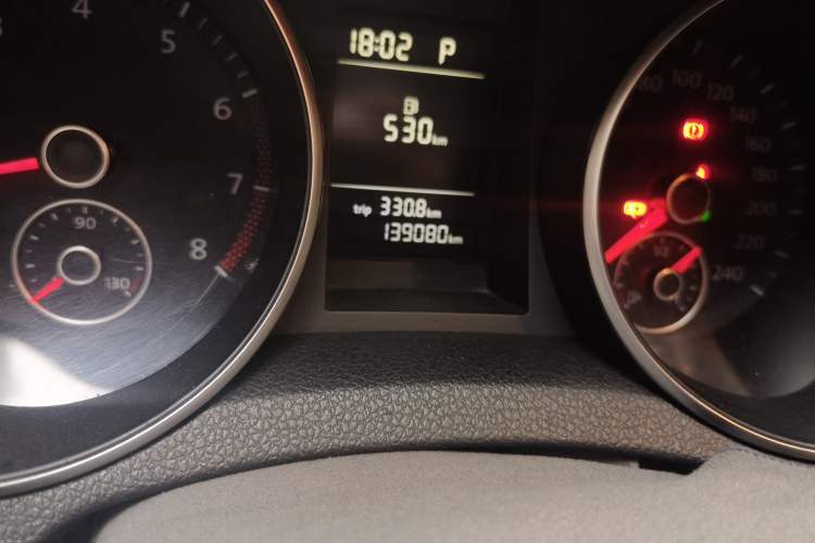 Used Volkswagen Golf 2010 1.6 Automatic Comfort Edition Odometer Close Up