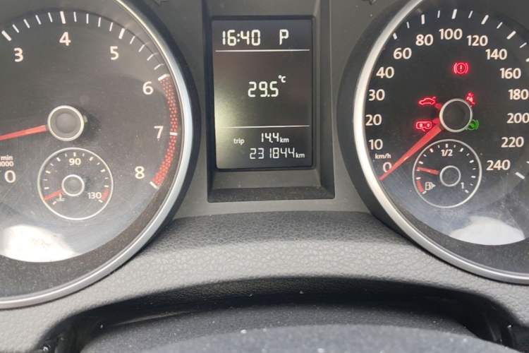 Used Volkswagen Golf 2010 1.6 Automatic Comfort Edition Odometer Close Up