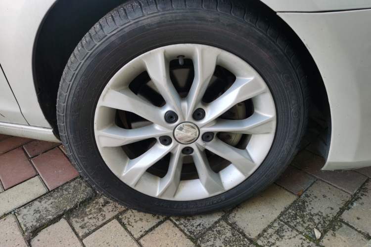 Used Volkswagen Golf 2010 1.4 TSI Automatic Comfort Model Right Front Wheel Hub