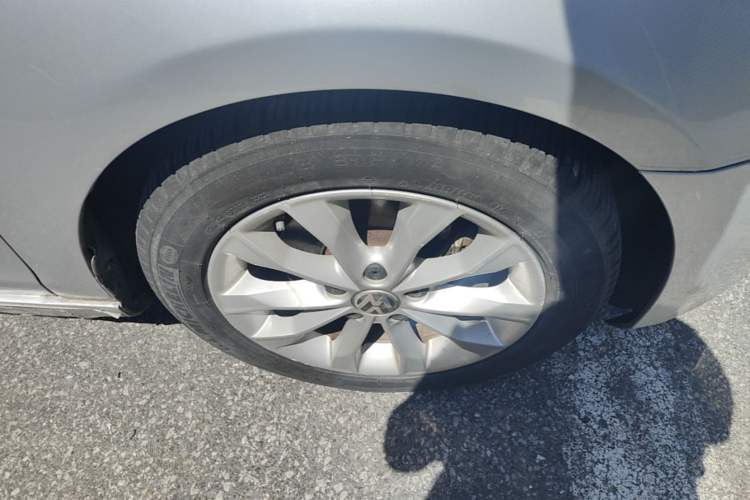 Used Volkswagen Golf 2010 1.4 TSI Automatic Comfort Model Right Front Wheel Hub