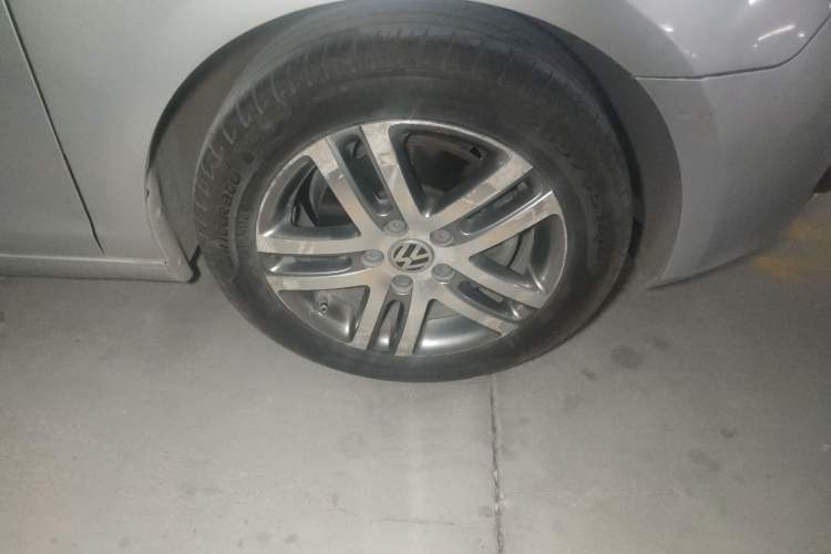 Used Volkswagen Golf 2010 1.4 TSI Automatic Luxury Model Right Front Wheel Hub