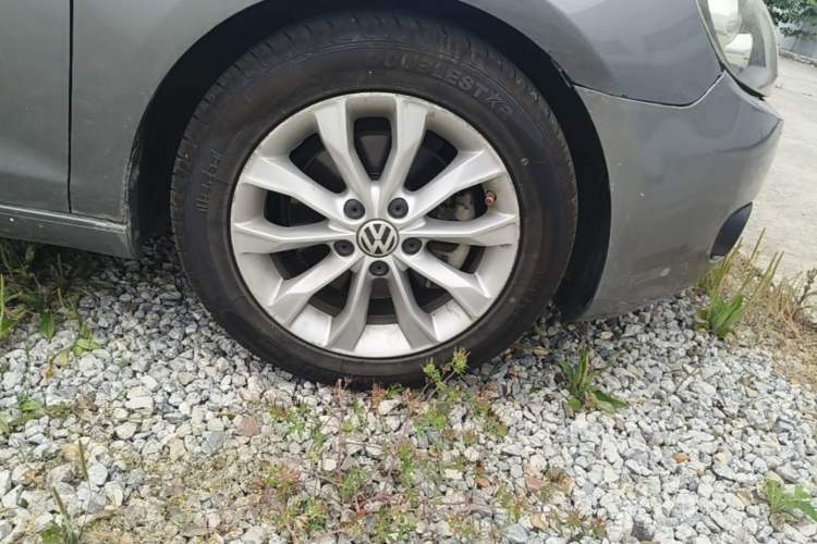 Used Volkswagen Golf 2010 1.4 TSI Automatic Comfort Model Right Front Wheel Hub