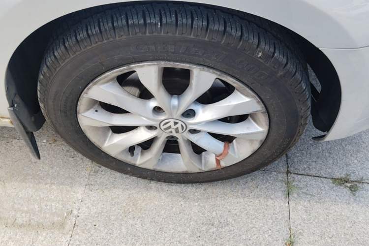 Used Volkswagen Golf 2010 1.6 Automatic Comfort Edition Right Front Wheel Hub