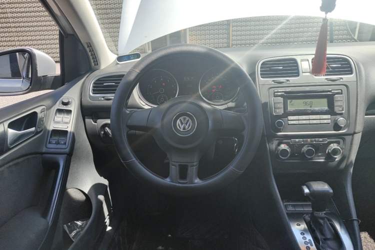 Used Volkswagen Golf 2010 1.4 TSI Automatic Comfort Model Steering Wheel