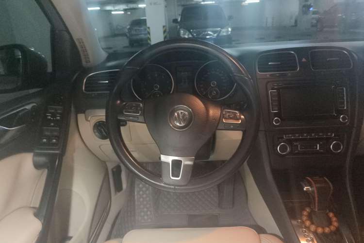 Used Volkswagen Golf 2010 1.4 TSI Automatic Luxury Model Steering Wheel