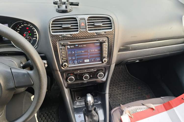 Used Volkswagen Golf 2010 1.4 TSI Automatic Comfort Model Audio And AC Panel