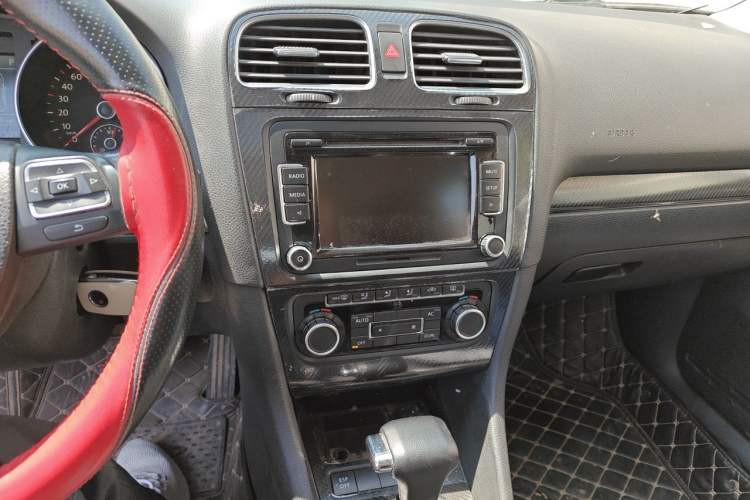 Used Volkswagen Golf 2010 1.4 TSI Automatic Comfort Model Audio And AC Panel