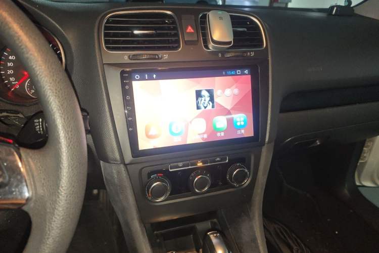 Used Volkswagen Golf 2010 1.6 Automatic Comfort Edition Audio And AC Panel