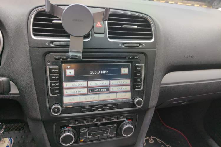 Used Volkswagen Golf 2010 1.4 TSI Automatic Luxury Model Audio And AC Panel
