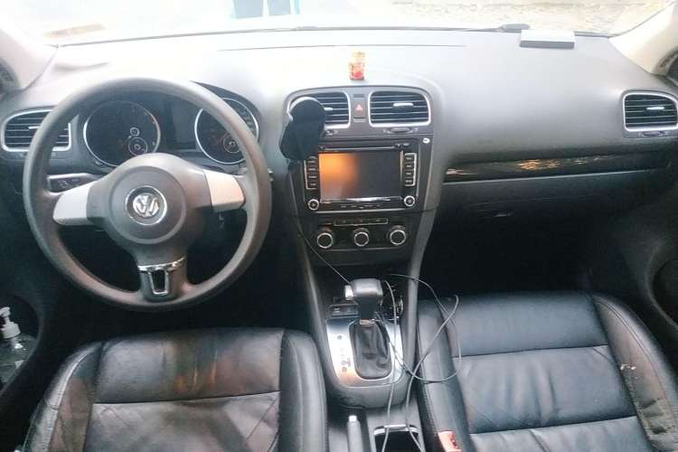 Used Volkswagen Golf 2010 1.4 TSI Automatic Comfort Model Center Console