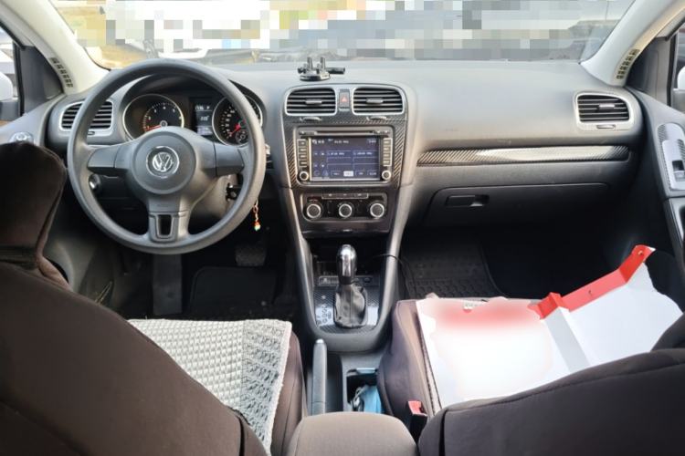Used Volkswagen Golf 2010 1.4 TSI Automatic Comfort Model Center Console