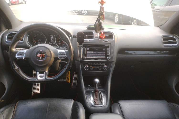 Used Volkswagen Golf 2010 2.0 TSI GTI Center Console