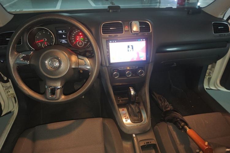 Used Volkswagen Golf 2010 1.6 Automatic Comfort Edition Center Console