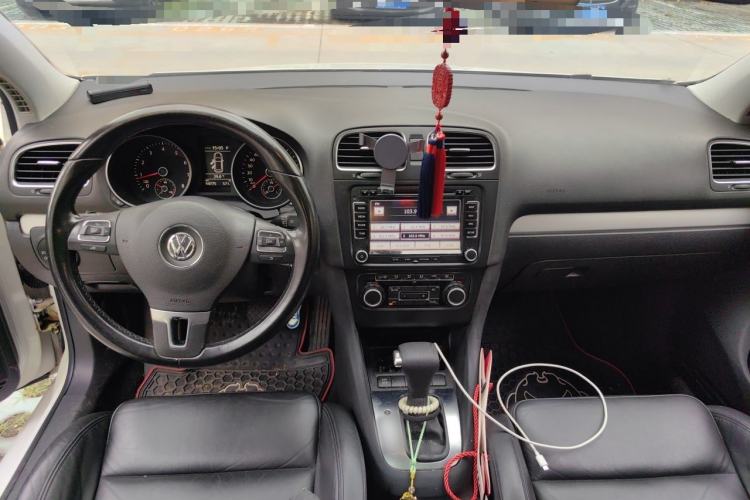 Used Volkswagen Golf 2010 1.4 TSI Automatic Luxury Model Center Console