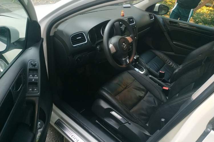 Used Volkswagen Golf 2010 1.4 TSI Automatic Comfort Model Driver Seat