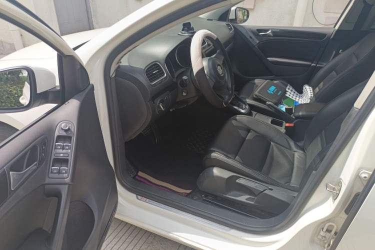 Used Volkswagen Golf 2010 1.4 TSI Automatic Comfort Model Driver Seat
