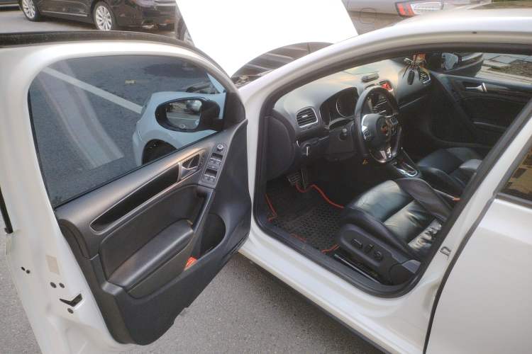 Used Volkswagen Golf 2010 2.0 TSI GTI Driver Seat